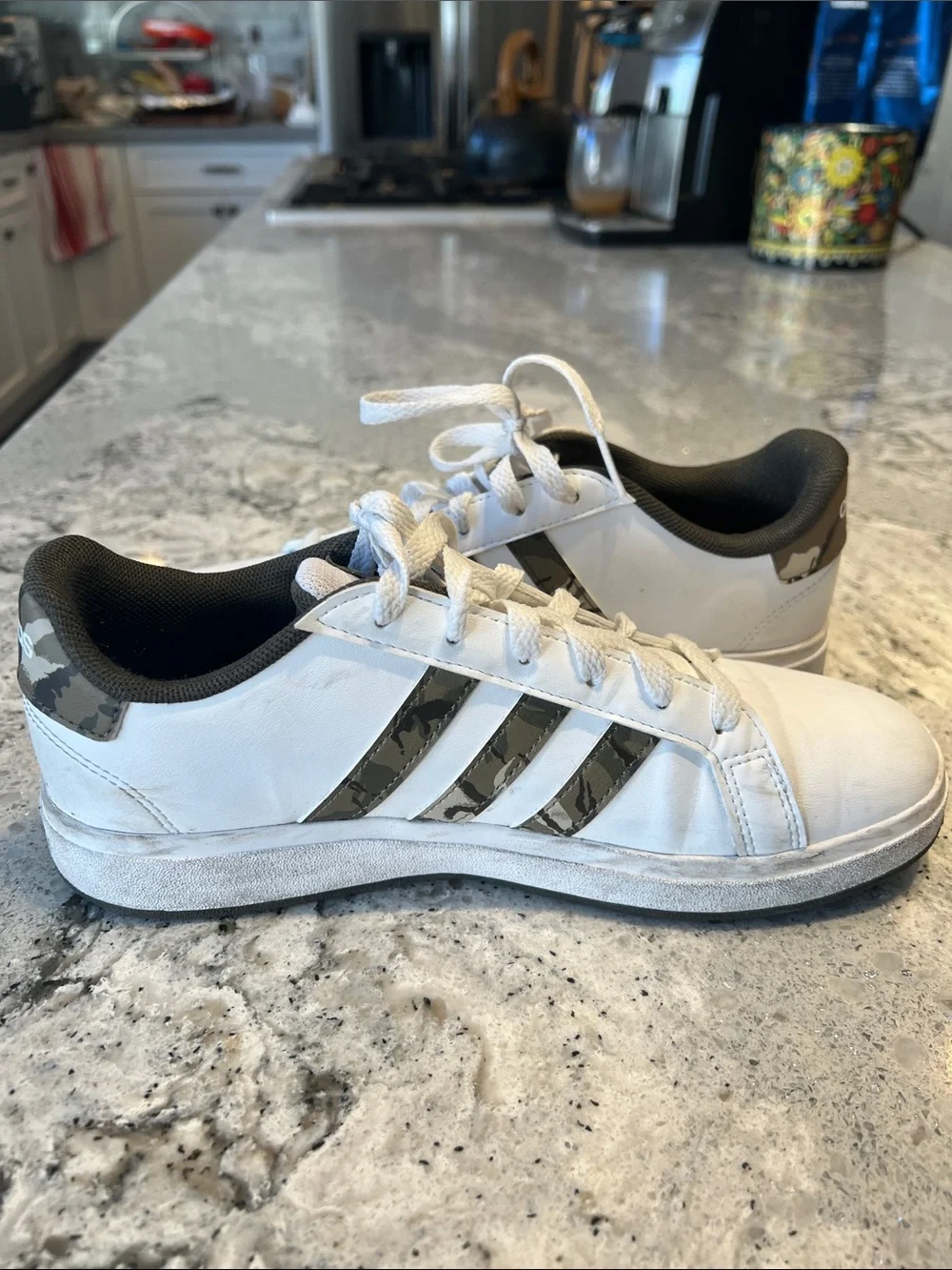adidas Grand Court 2.0 Camo Sneakers White Men 5.5 / Women 7.5 EUC
